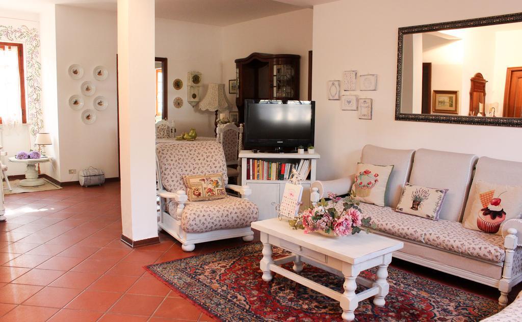 "Lilla" Bed & Breakfast Calci Exterior photo
